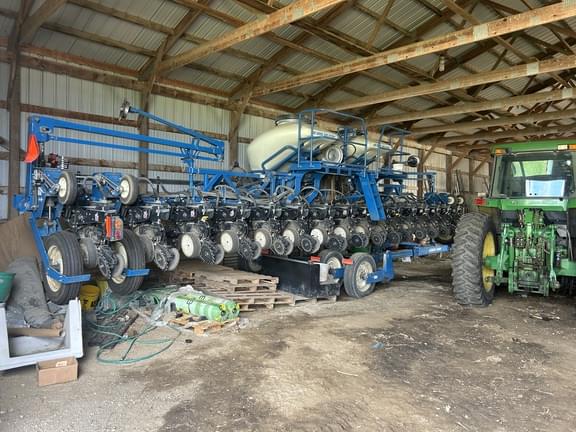 Image of Kinze 3600 equipment image 4