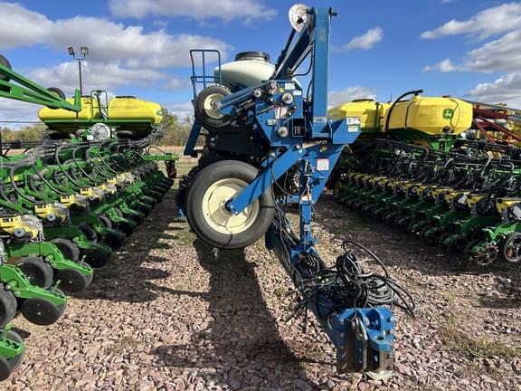 Image of Kinze 3600 equipment image 4