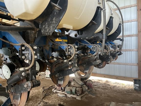 Image of Kinze 3600 equipment image 2