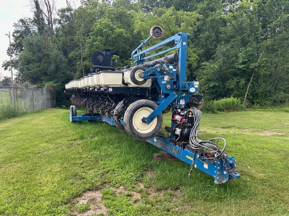 Image of Kinze 3600 equipment image 2