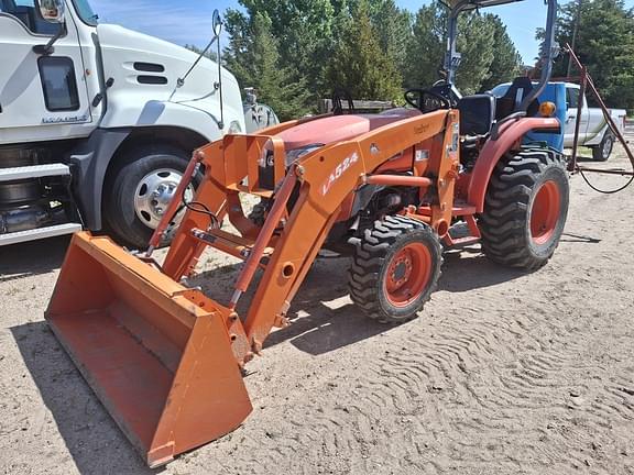 Image of Kubota L3800 equipment image 1