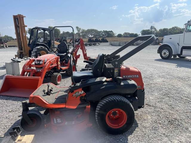Image of Kubota ZG327 equipment image 3