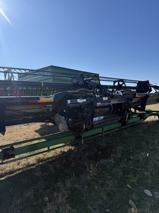 2012 MacDon FD70 Equipment Image0