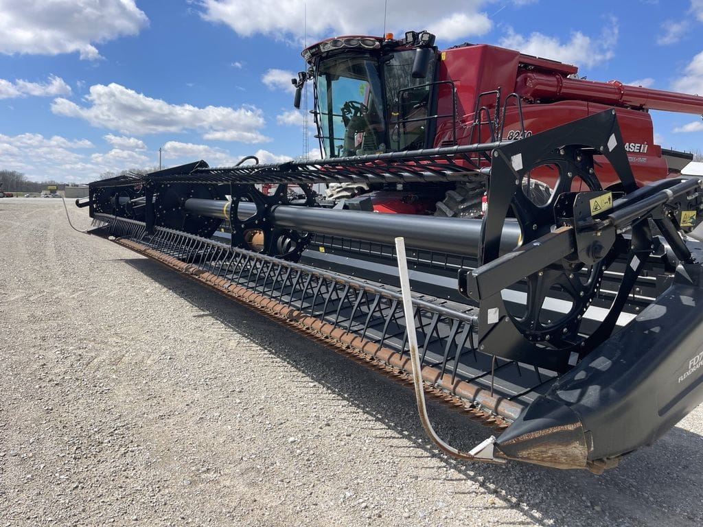 2012 MacDon FD70 Equipment Image0