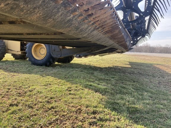 Image of MacDon FD70-40 equipment image 4