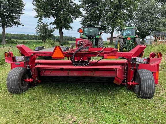 Image of Massey Ferguson 1375 equipment image 2