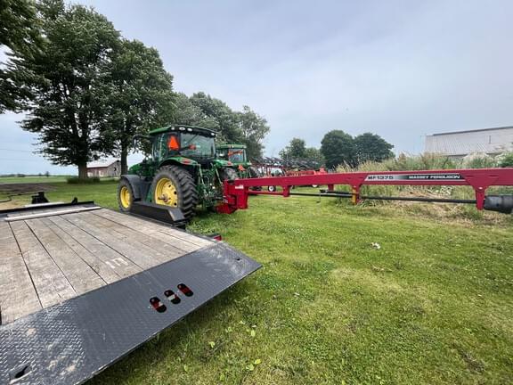 Image of Massey Ferguson 1375 equipment image 4