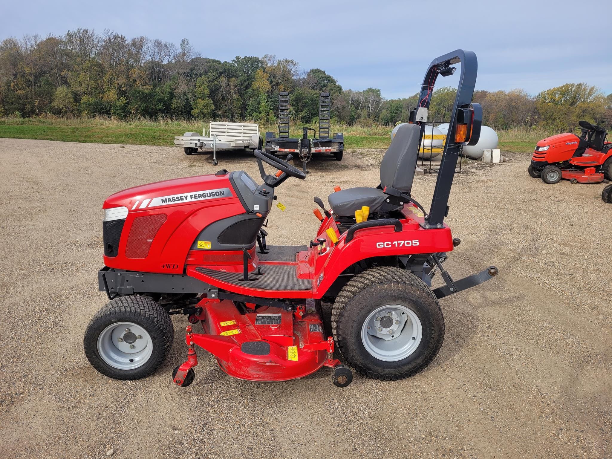 2012 Massey Ferguson GC1705 Equipment Image0