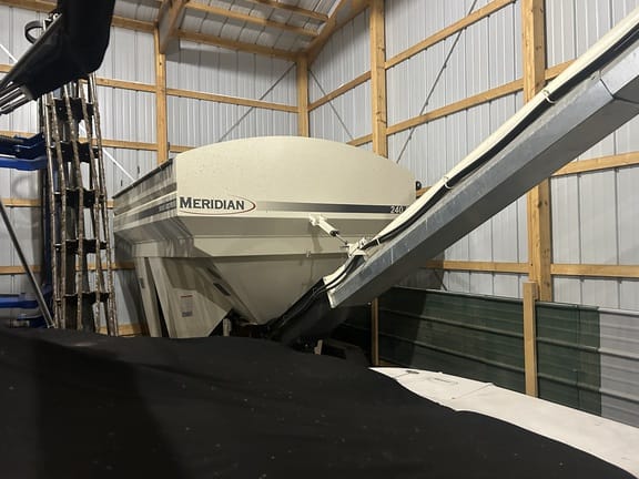 2012 Meridian 240RT Equipment Image0