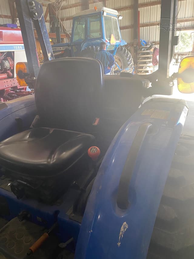 Image of New Holland Boomer 35 equipment image 2