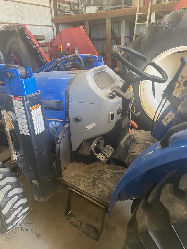 Image of New Holland Boomer 35 equipment image 3