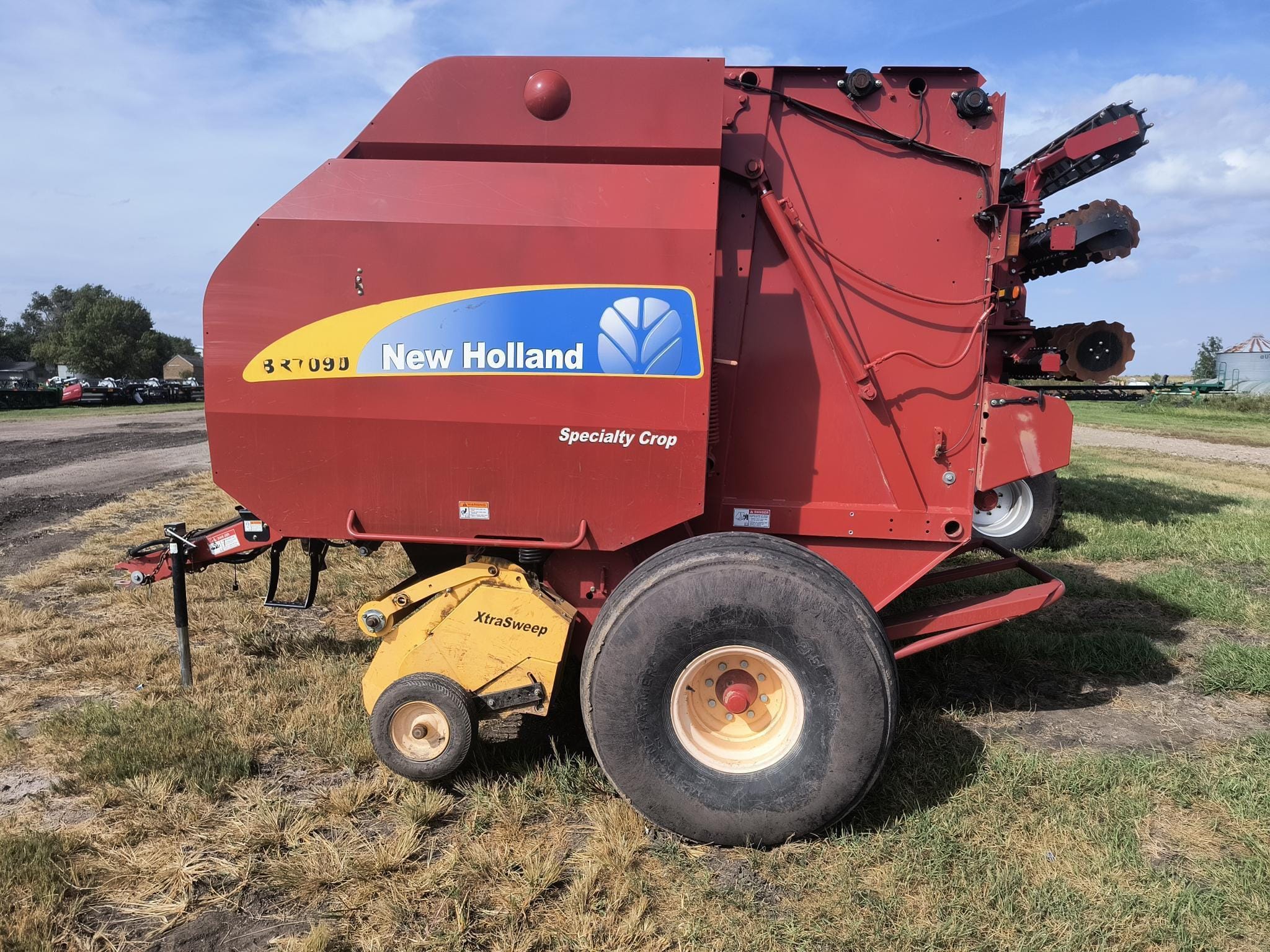 2012 New Holland BR7090 Equipment Image0