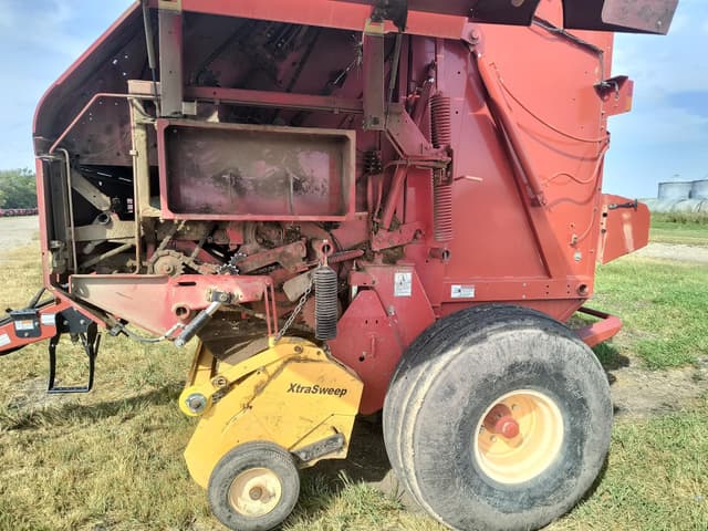 Image of New Holland BR7090 equipment image 3