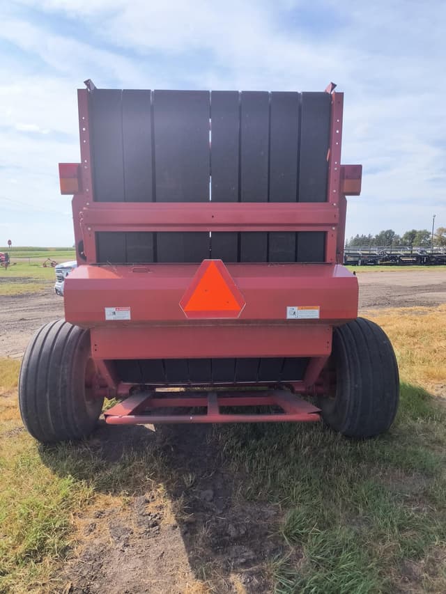 Image of New Holland BR7090 equipment image 4