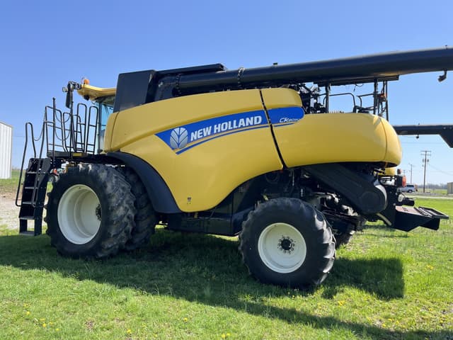 Image of New Holland CR8090 equipment image 1