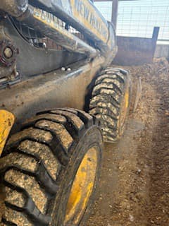 Image of New Holland L220 equipment image 3