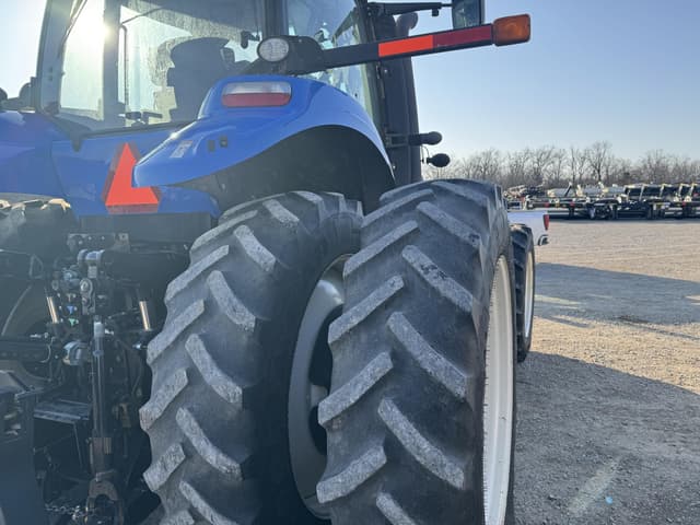 Image of New Holland T8.330 equipment image 4