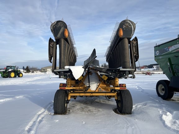 2012 Oxbo 334 Equipment Image0