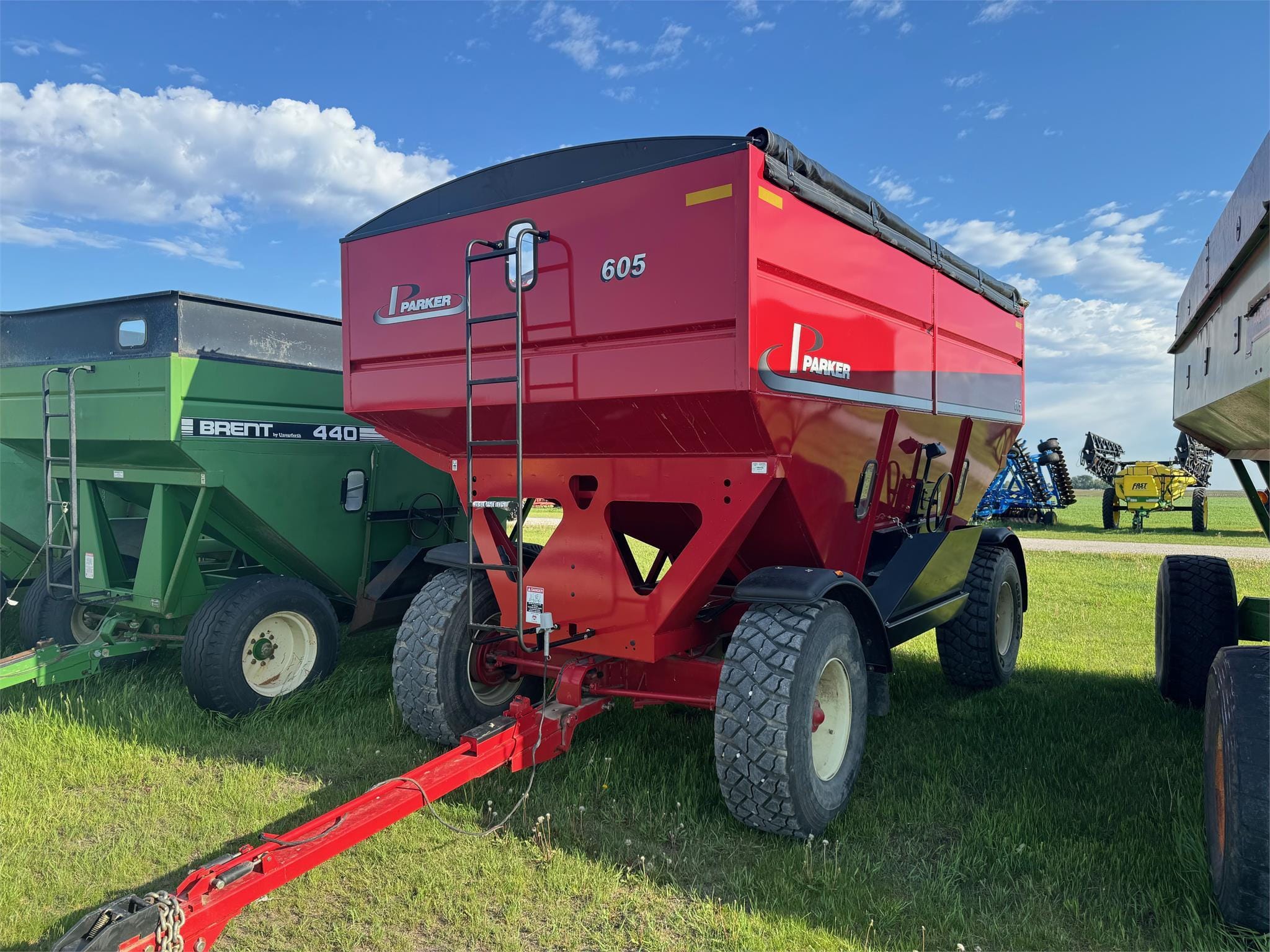 2012 Parker 605 Equipment Image0