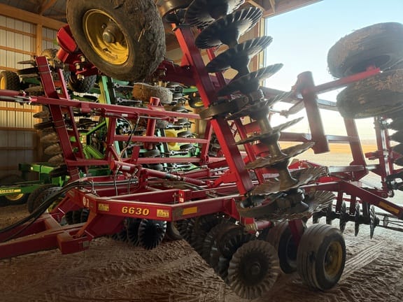 2012 Sunflower 6630 Equipment Image0