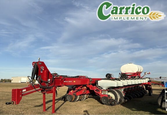 2012 White 8824 Equipment Image0