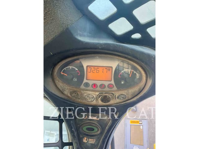 Image of Bobcat T770 equipment image 4