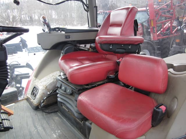 Image of Case IH Magnum 235 equipment image 2