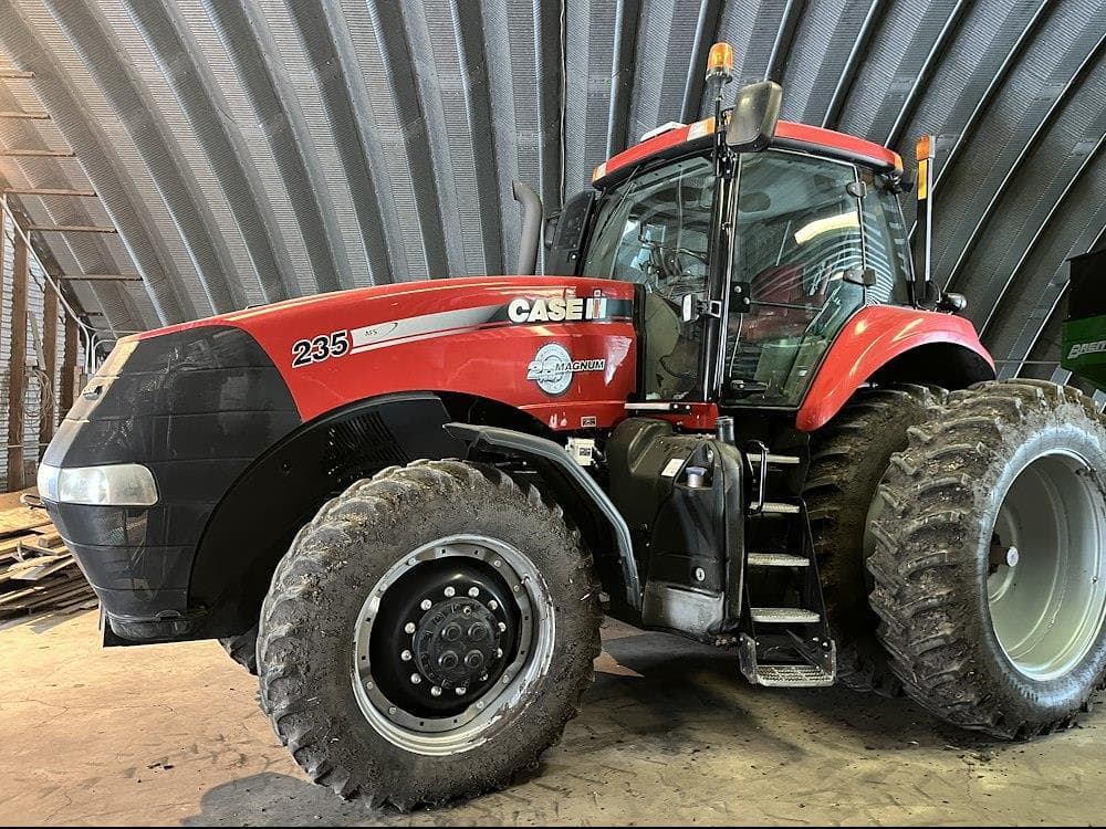 Image of Case IH Magnum 235 Image 0