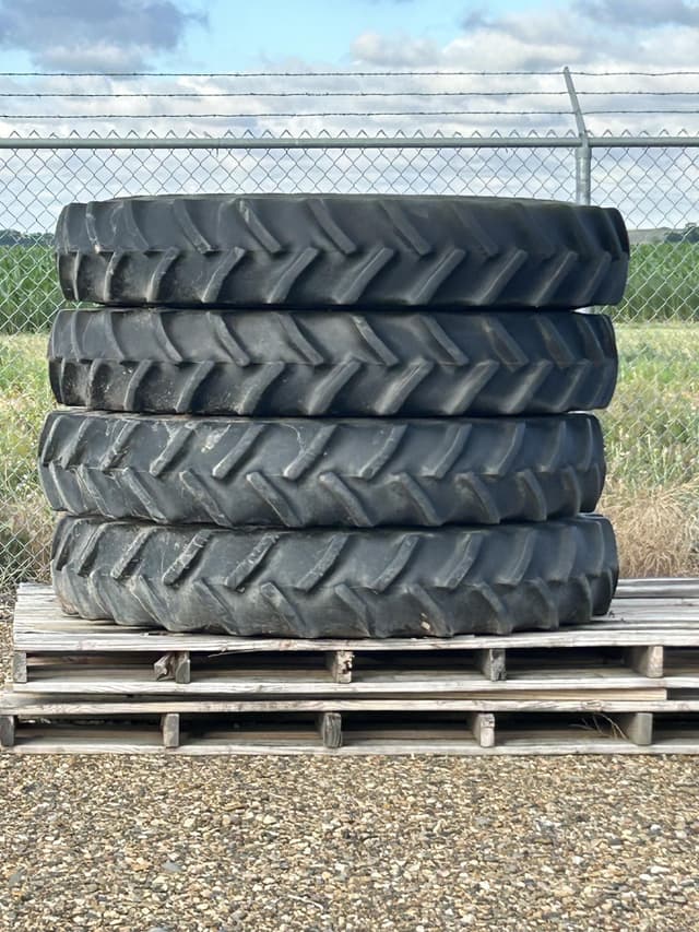 Image of Case IH 3330 Patriot equipment image 4