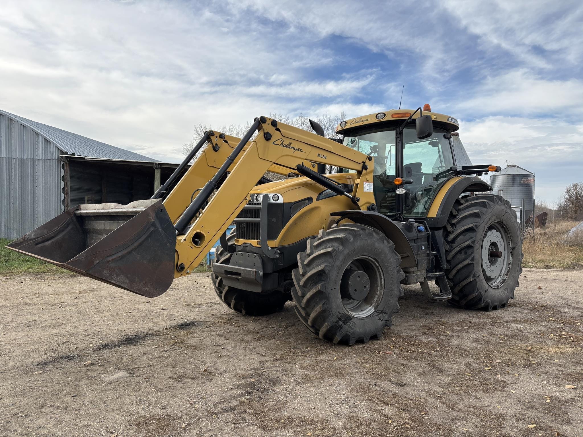 2013 Challenger MT655D Equipment Image0