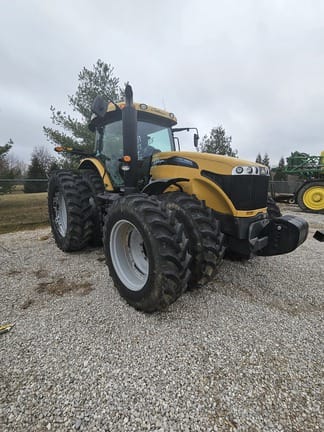 300 - 424 HP Tractors image