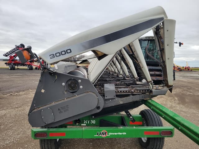 Image of Gleaner 3000 equipment image 2