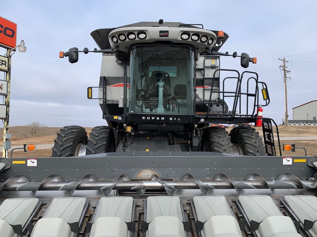 Image of Gleaner S67 Image 1