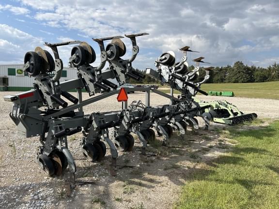 Image of Hiniker 6000 equipment image 2