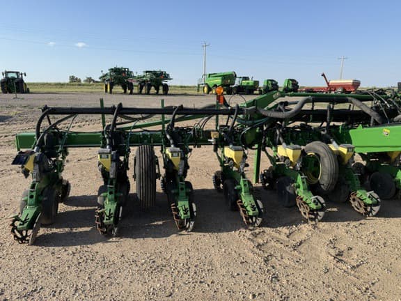 Image of John Deere 1720 equipment image 4