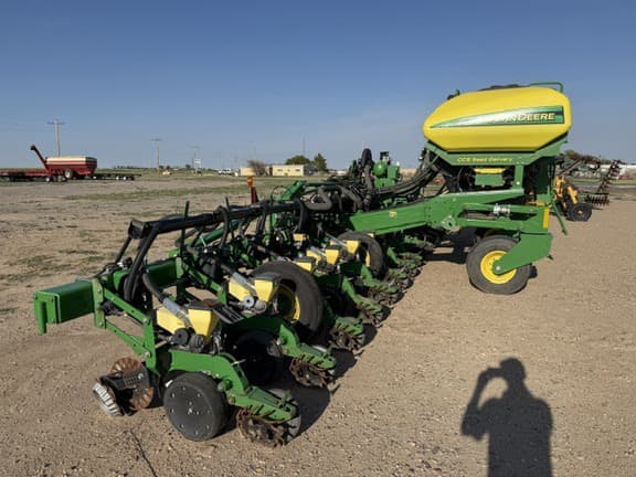 Image of John Deere 1720 equipment image 1