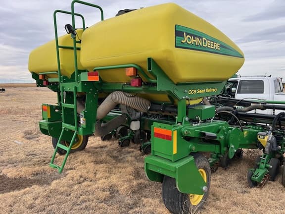 Image of John Deere 1720 equipment image 4