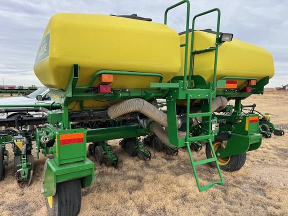 Image of John Deere 1720 equipment image 2