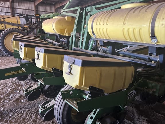 Image of John Deere 1760 equipment image 4