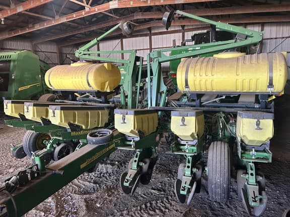 Image of John Deere 1760 equipment image 3