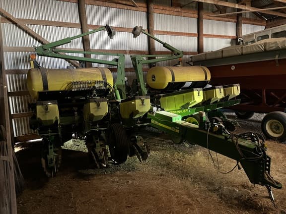 Image of John Deere 1760 equipment image 1