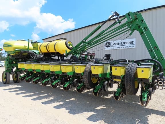 Image of John Deere 1770 equipment image 2