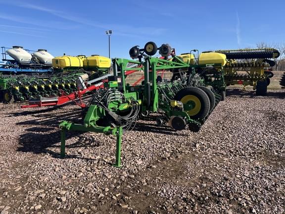 Image of John Deere 1770 equipment image 3