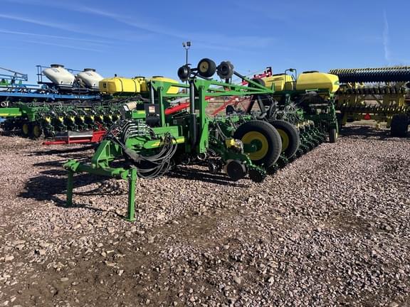 Image of John Deere 1770 equipment image 2