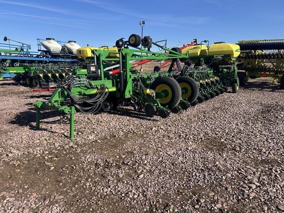 Image of John Deere 1770 equipment image 1