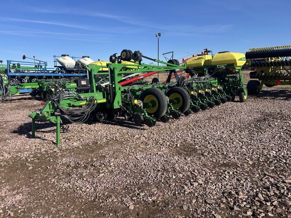 Main image John Deere 1770