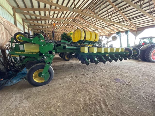 Image of John Deere 1770 equipment image 2