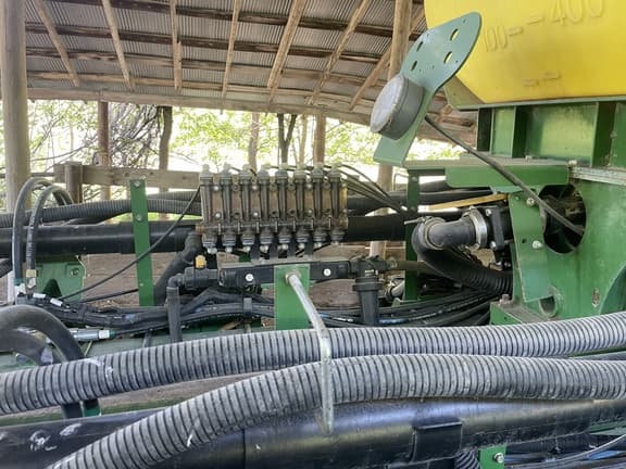Image of John Deere 1770 equipment image 2