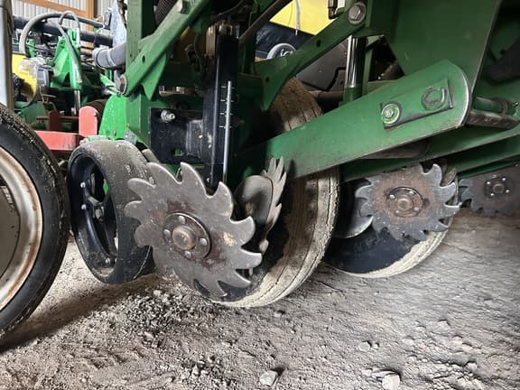 Image of John Deere 1770 equipment image 4