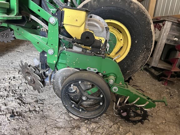 Image of John Deere 1770 equipment image 3